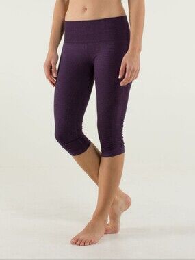 Lululemon In The Flow Crop II in Heathered Deep Zinfandel Womens Size 6